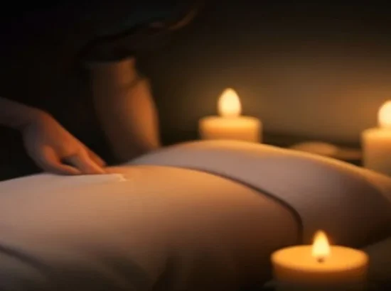 Oil Massage vs Aromatherapy: Complete Comparison